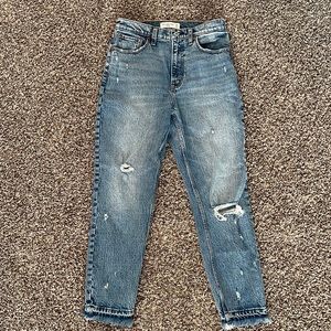 Abercrombie & Fitch The Mom High Rise Jeans